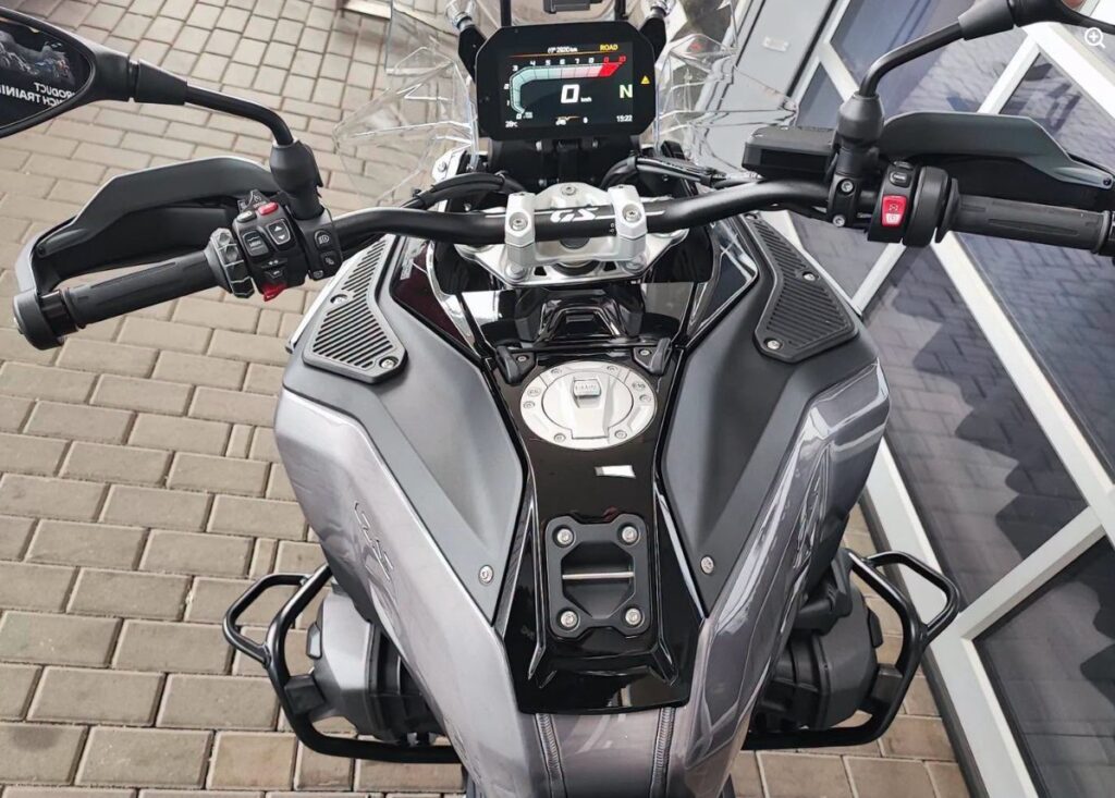 BMW R1300 GS body design