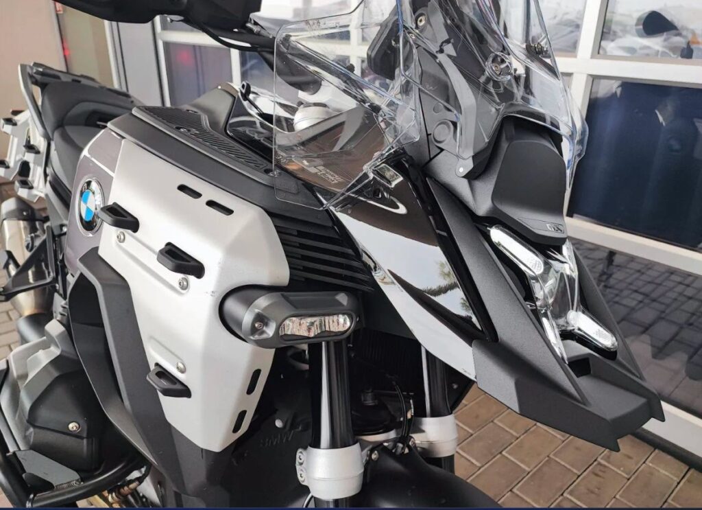 BMW R1300 GS front body design
