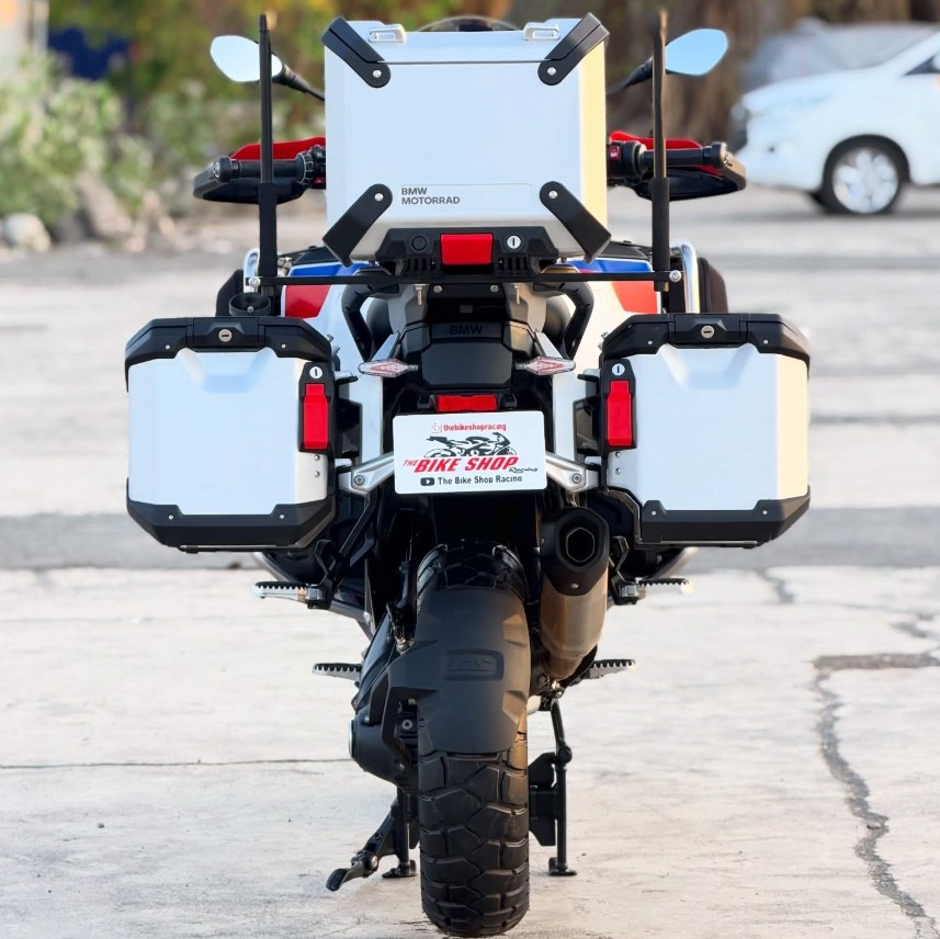 BMW R1300 GS ride with luggage