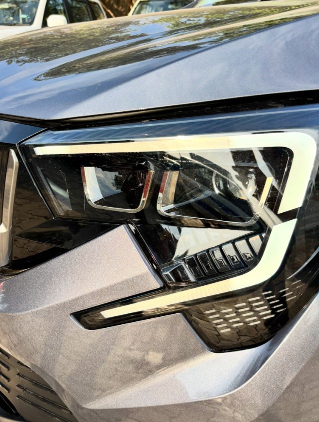 Mahindra 7xo headlight DRL 