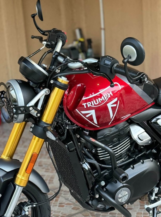 Triumph speed 400