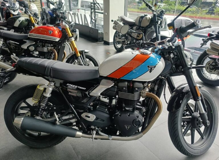 Triumph speed twin 900