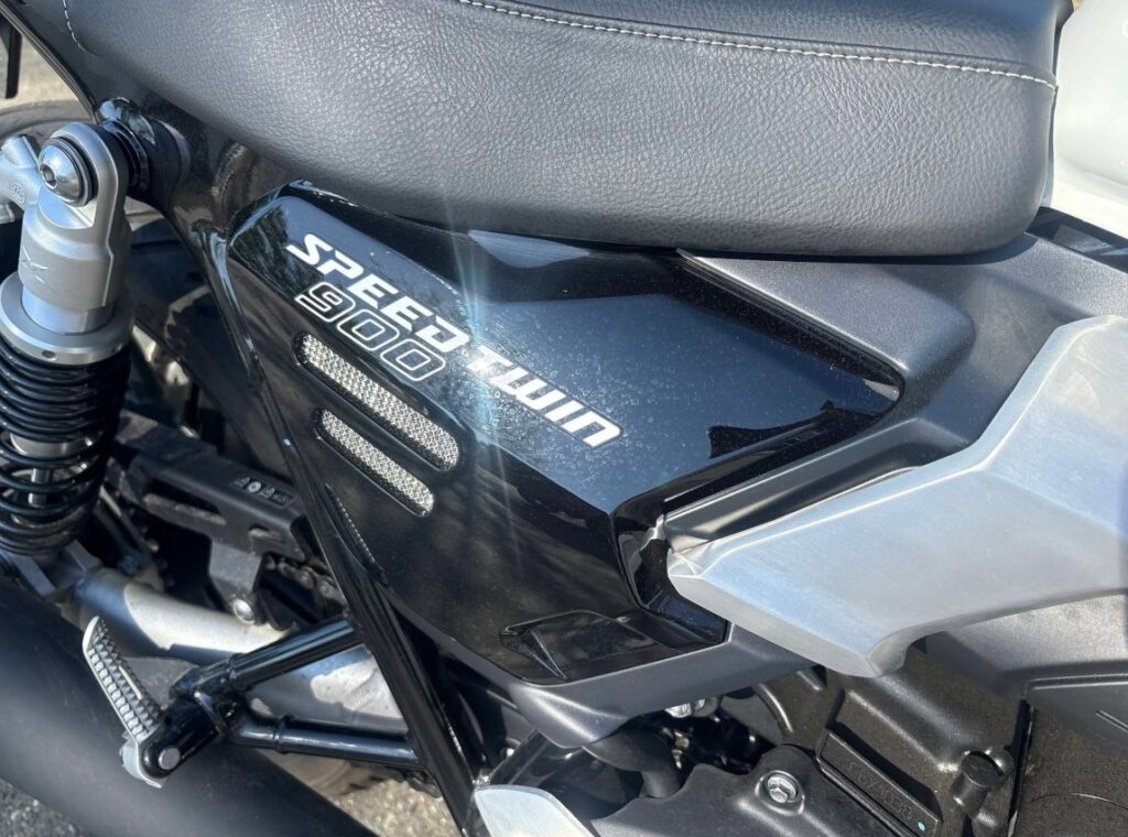 Triumph speed twin 900