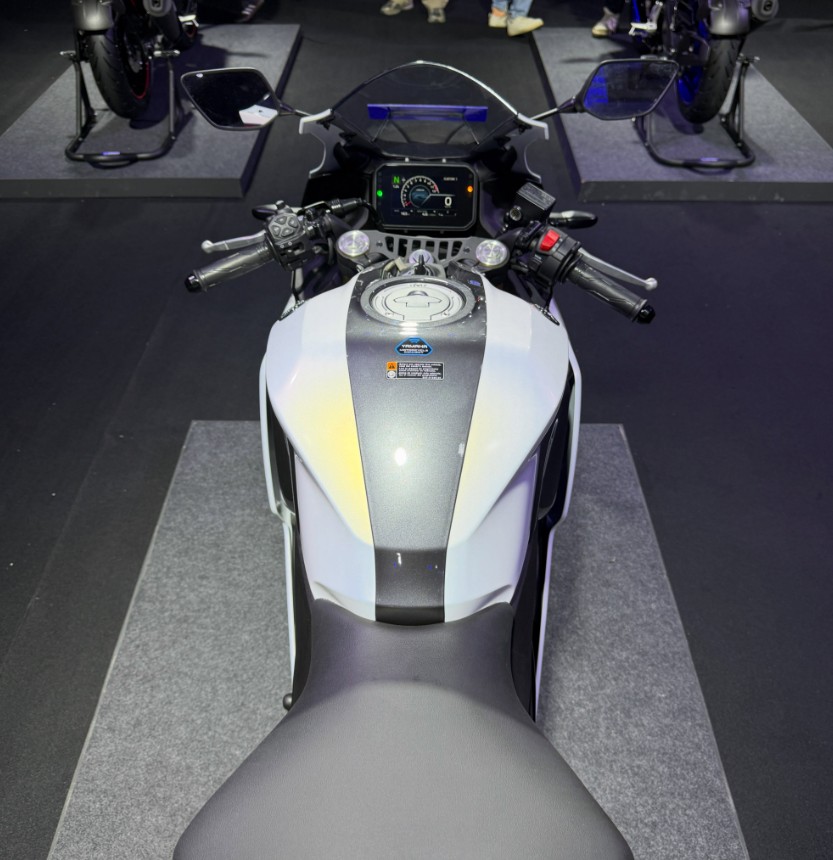 Yamaha R2 design