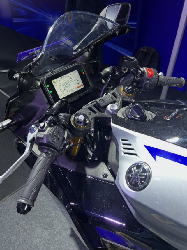 Yamaha R2 suspension & brakes